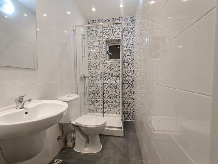 Image No.8-2 Bed Property for sale