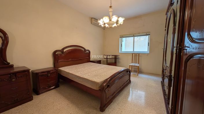 Image No.5-3 Bed Property for sale