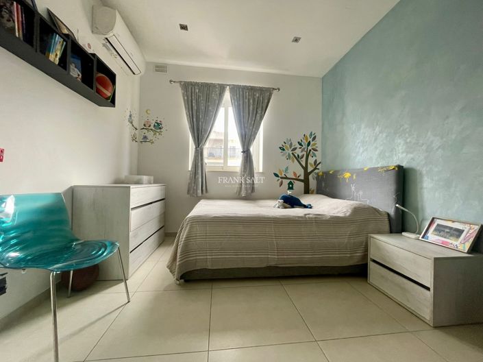 Image No.10-3 Bed Property for sale