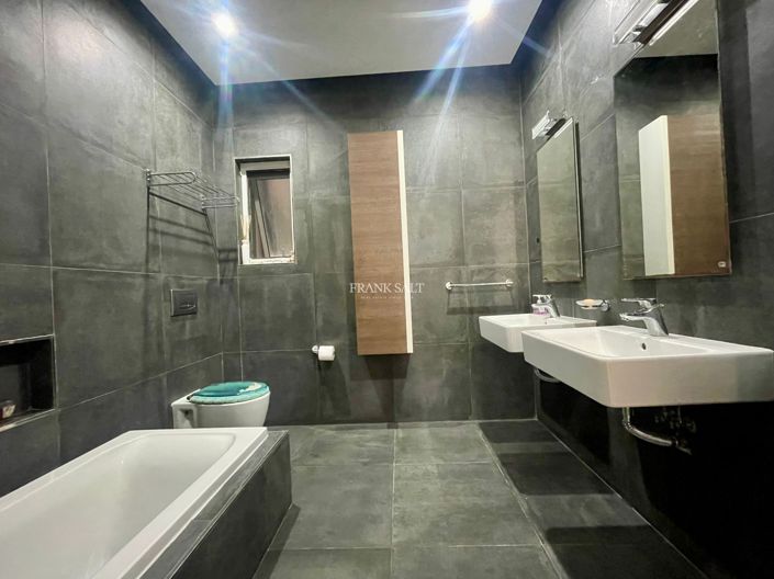 Image No.13-3 Bed Property for sale