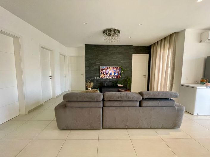 Image No.6-3 Bed Property for sale