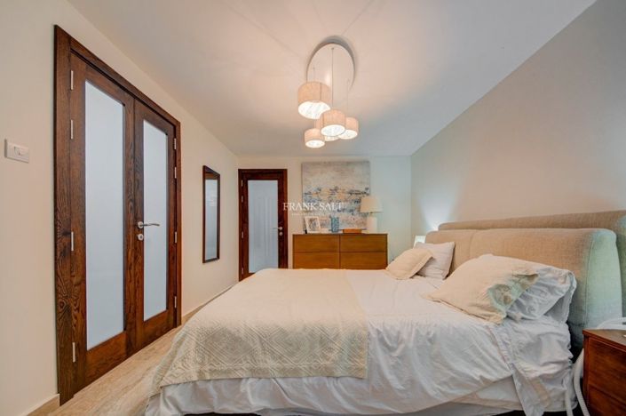 Image No.13-5 Bed Property for sale