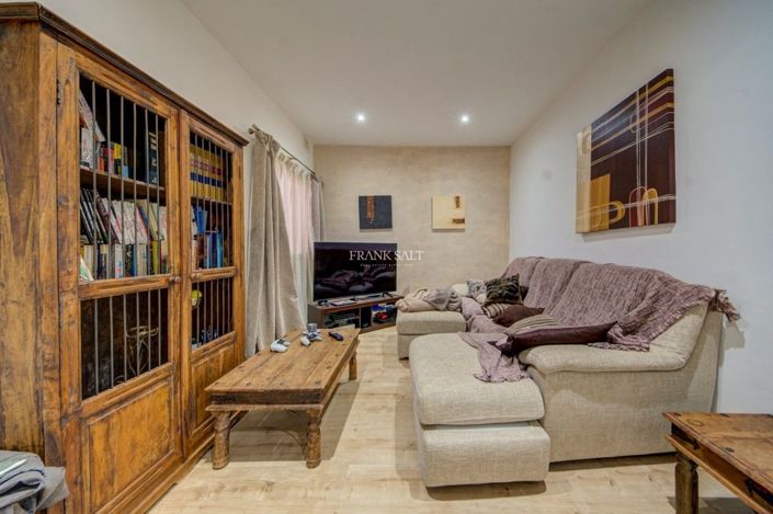 Image No.22-5 Bed Property for sale