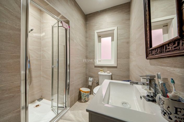Image No.25-5 Bed Property for sale