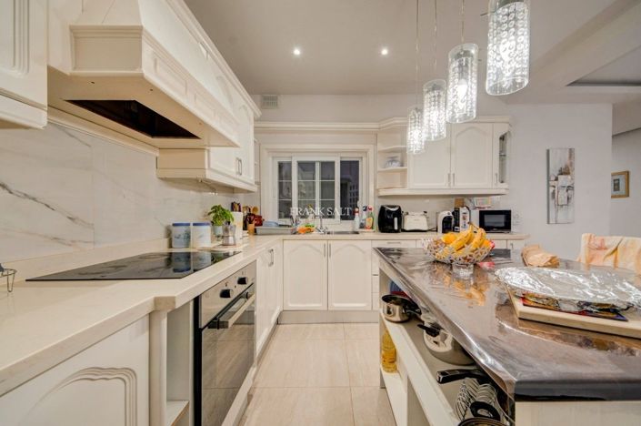 Image No.30-5 Bed Property for sale