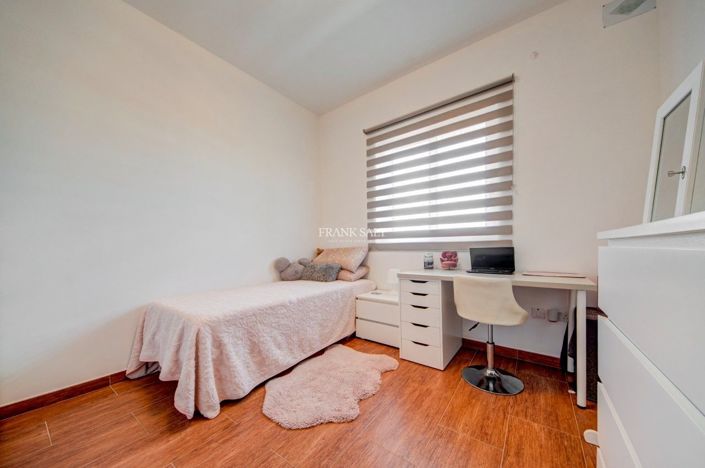 Image No.13-3 Bed Property for sale