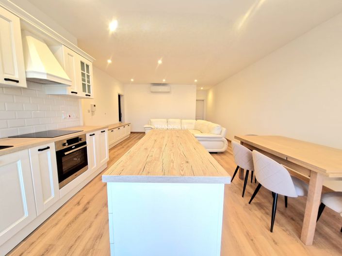 Image No.2-Propriété de 3 chambres à vendre à Zabbar