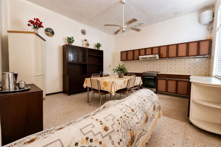 Image No.3-3 Bed Property for sale