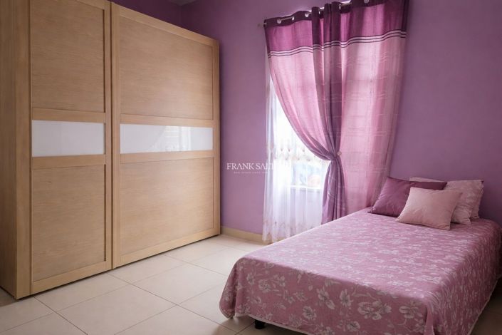 Image No.6-3 Bed Property for sale