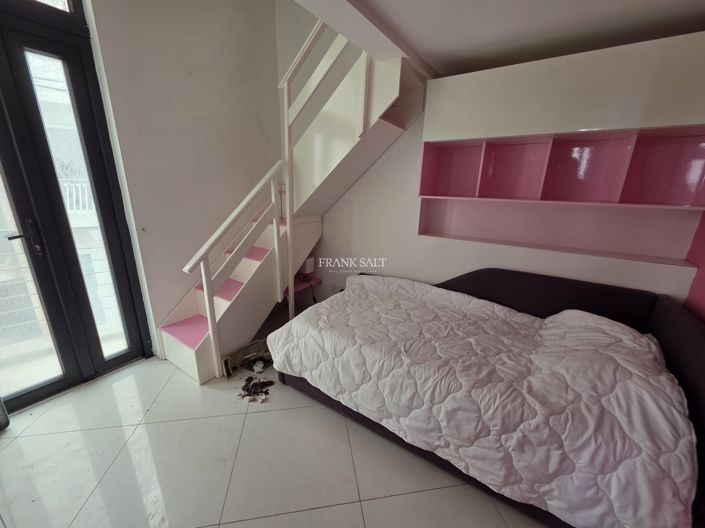Image No.7-2 Bed Property for sale