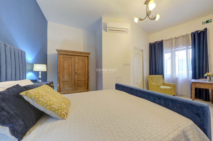 Image No.10-4 Bed Property for sale