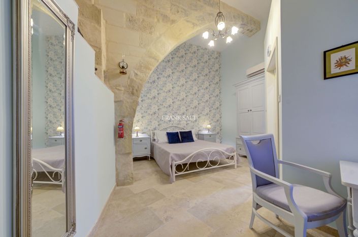 Image No.13-4 Bed Property for sale