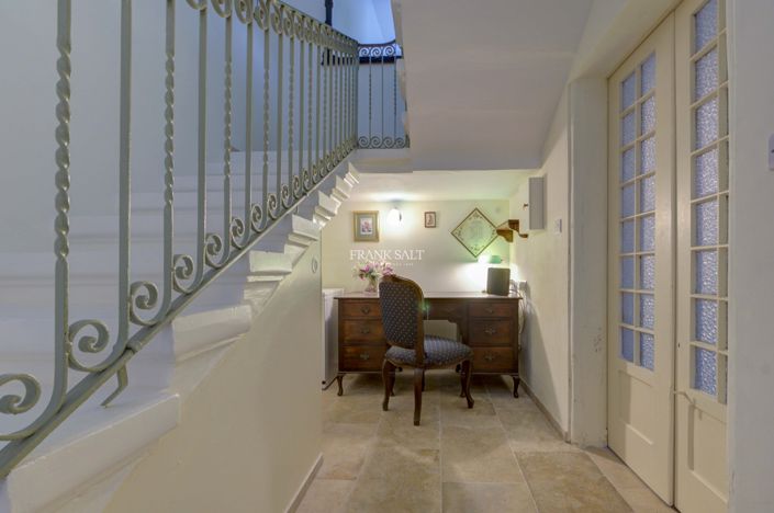 Image No.16-4 Bed Property for sale