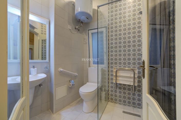 Image No.19-4 Bed Property for sale