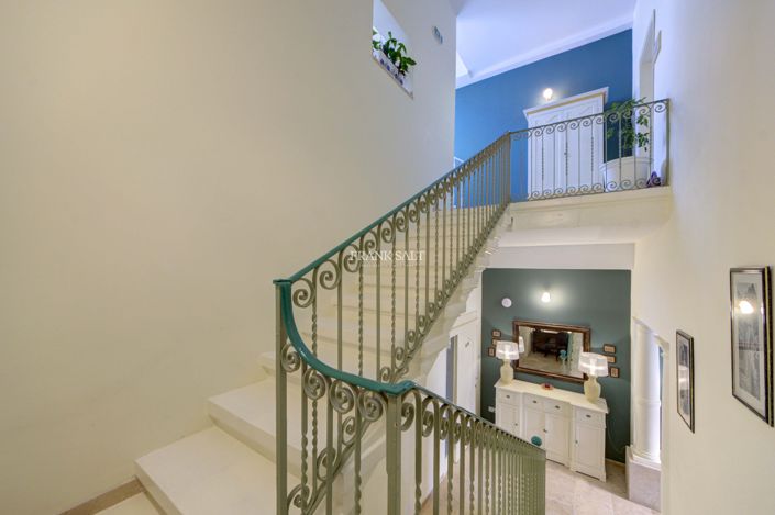 Image No.22-4 Bed Property for sale