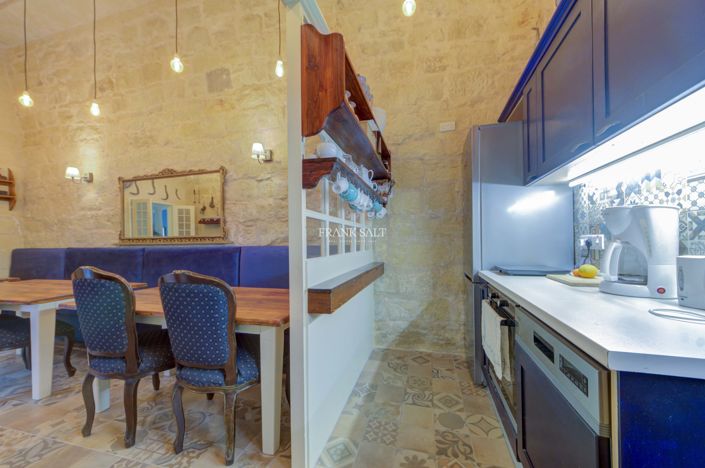 Image No.4-4 Bed Property for sale