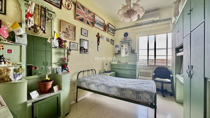 Image No.11-3 Bed Property for sale