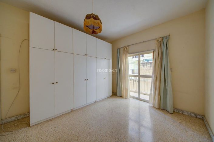 Image No.10-3 Bed Property for sale