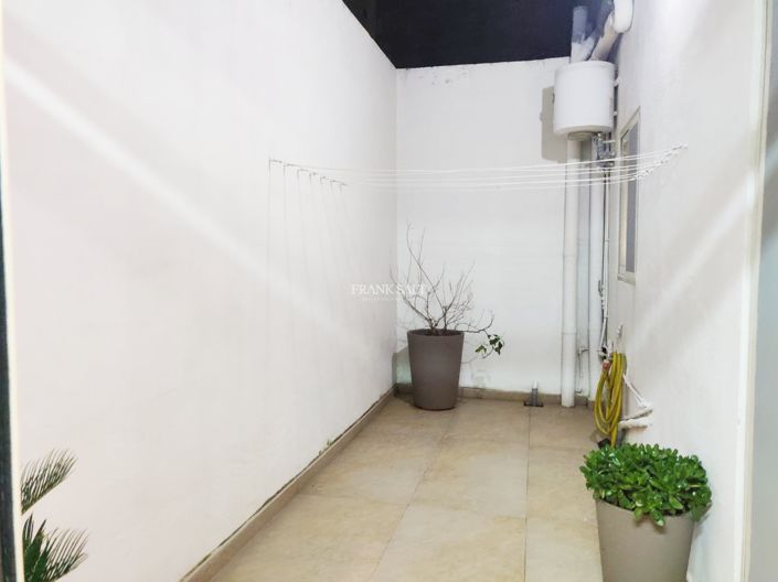 Image No.12-2 Bed Property for sale