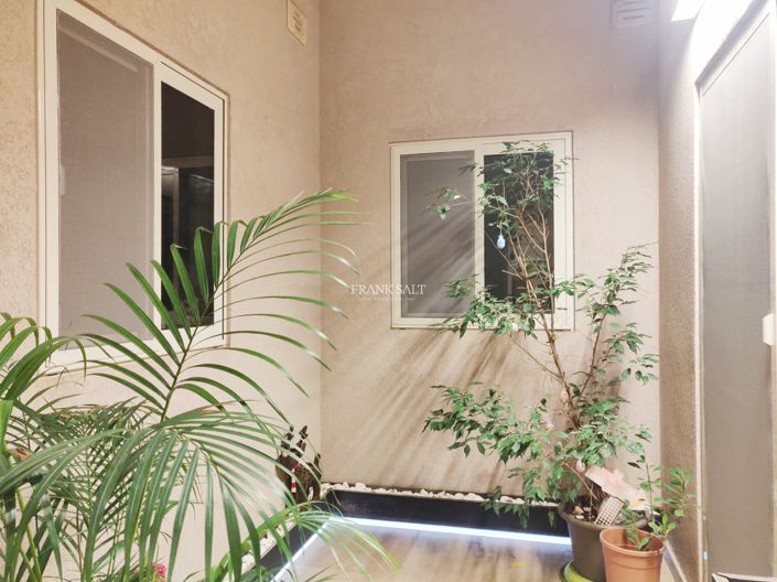 Image No.13-2 Bed Property for sale