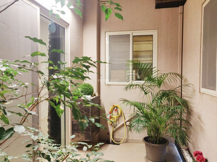 Image No.14-2 Bed Property for sale