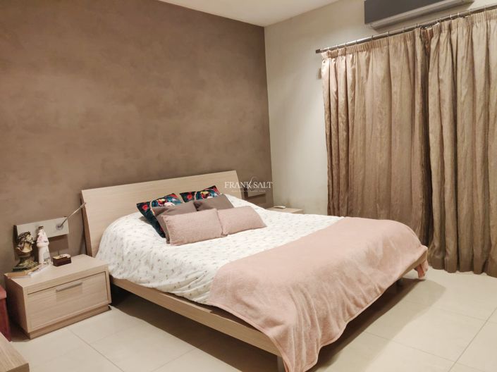 Image No.8-2 Bed Property for sale