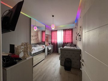 b87828ee-5bd8-49f5-90a3-130735d51054