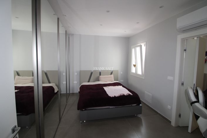 Image No.5-3 Bed Property for sale