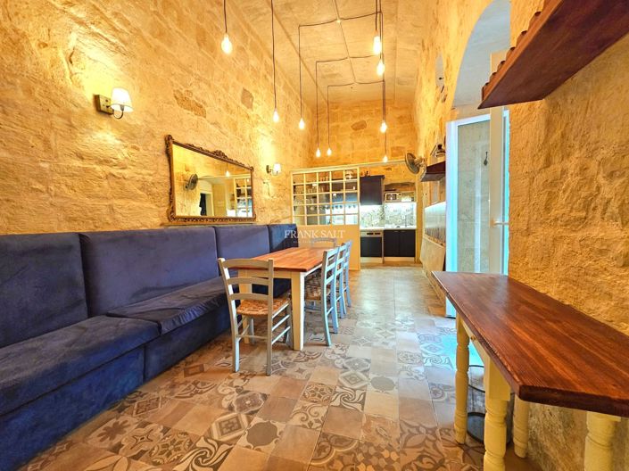 Image No.2-7 Bed Property for sale