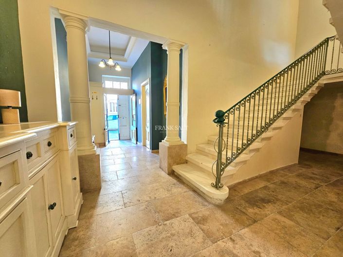 Image No.4-7 Bed Property for sale