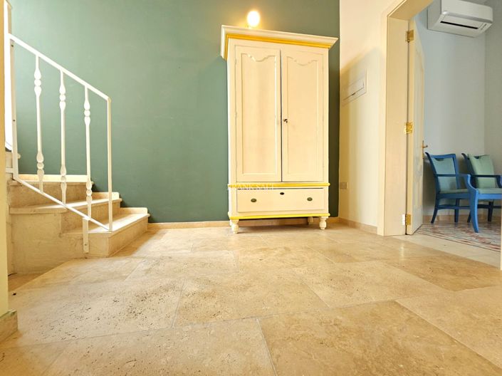 Image No.5-7 Bed Property for sale
