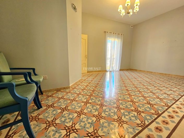 Image No.8-7 Bed Property for sale