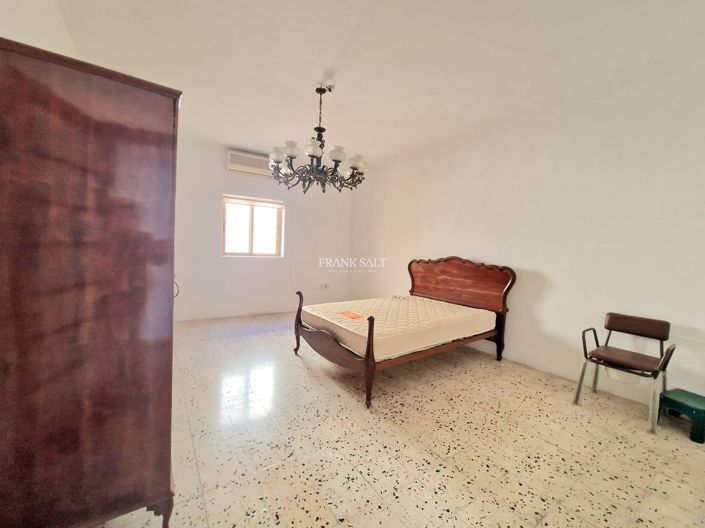 Image No.5-3 Bed Property for sale