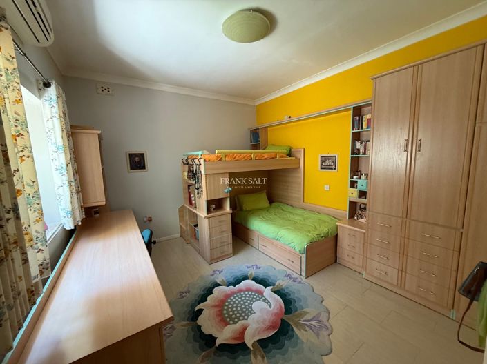 Image No.11-5 Bed Property for sale