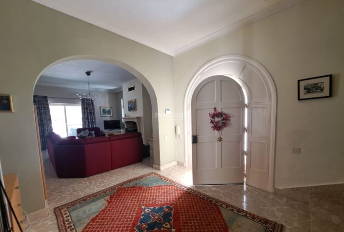 Image No.13-5 Bed Property for sale