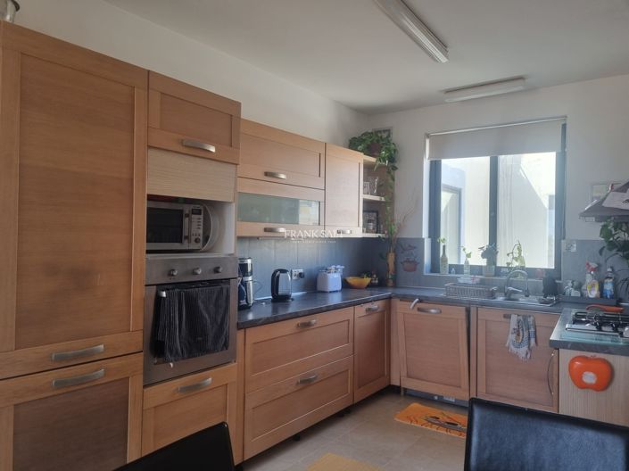 Image No.5-3 Bed Property for sale