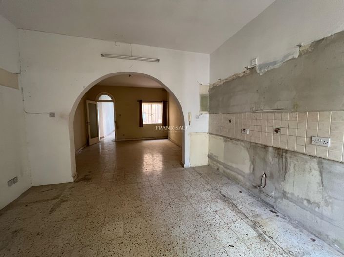 Image No.3-3 Bed Property for sale