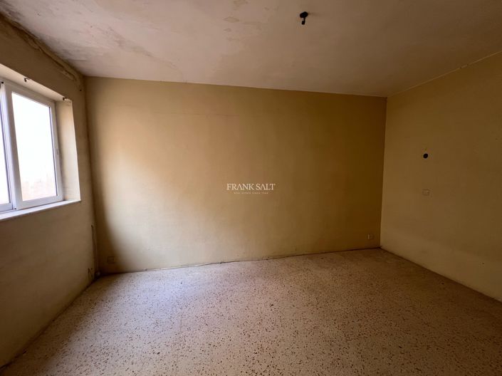 Image No.5-3 Bed Property for sale