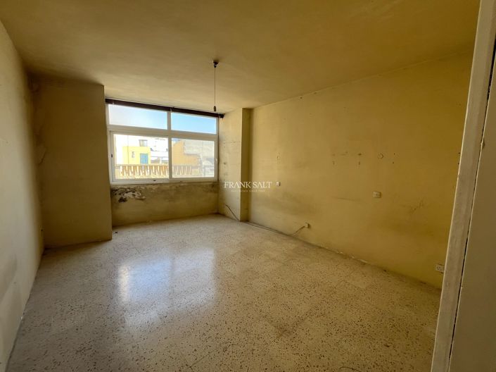Image No.6-3 Bed Property for sale
