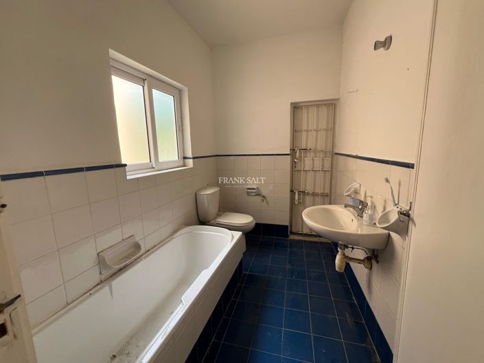 Image No.8-3 Bed Property for sale