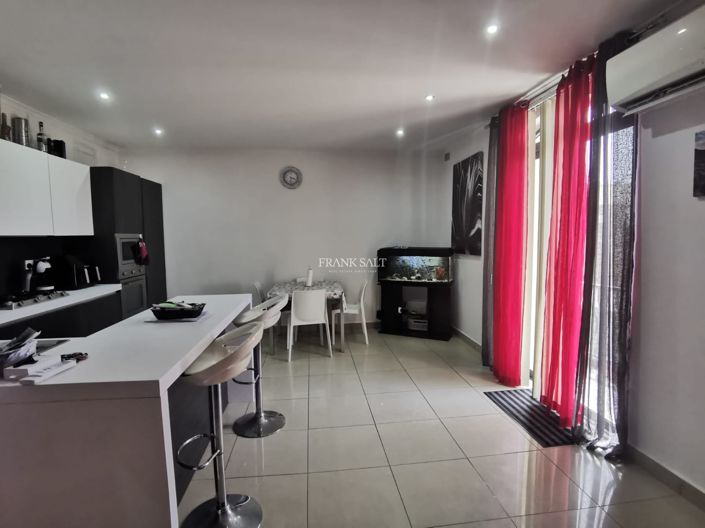 Image No.3-3 Bed Property for sale