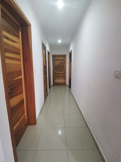 Image No.4-3 Bed Property for sale