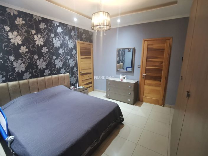 Image No.6-3 Bed Property for sale