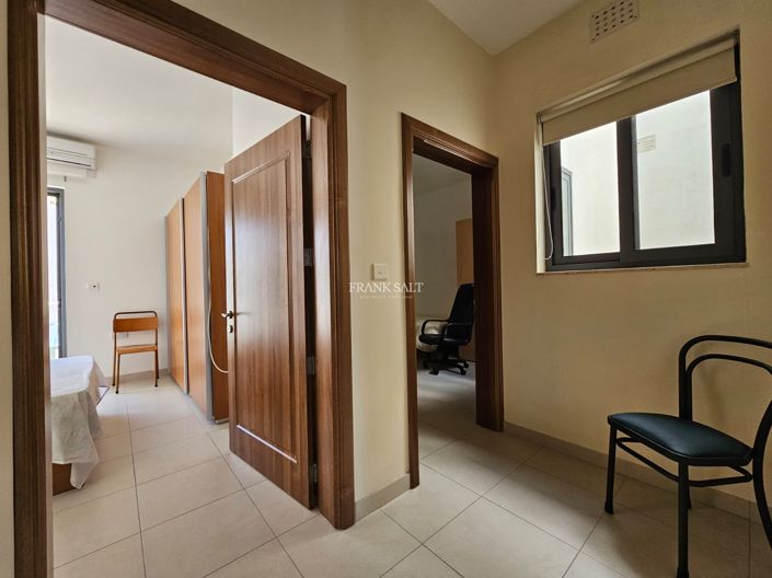 Image No.6-3 Bed Property for sale