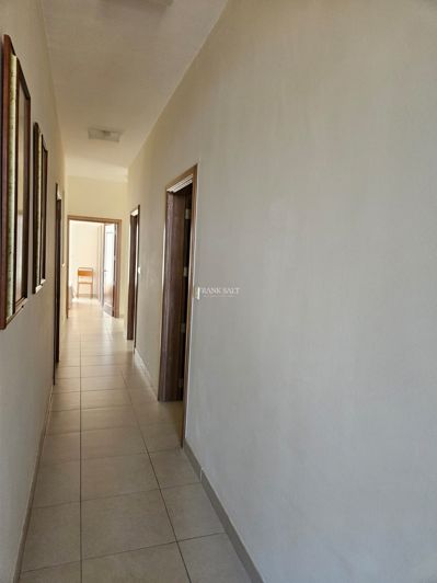 Image No.8-3 Bed Property for sale