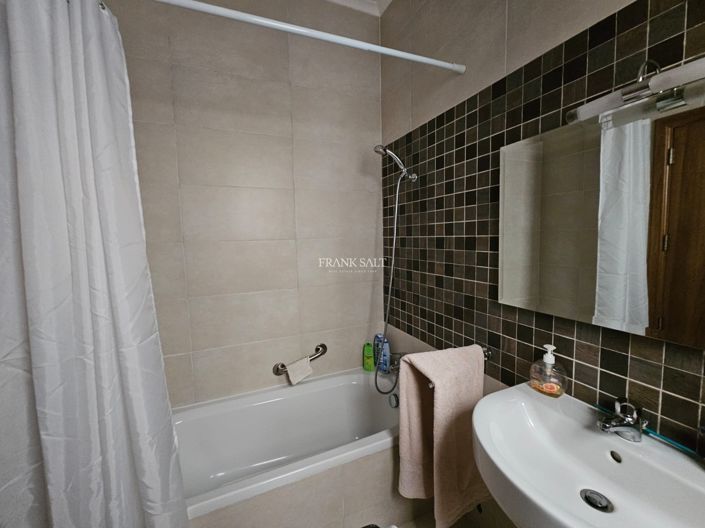 Image No.9-3 Bed Property for sale