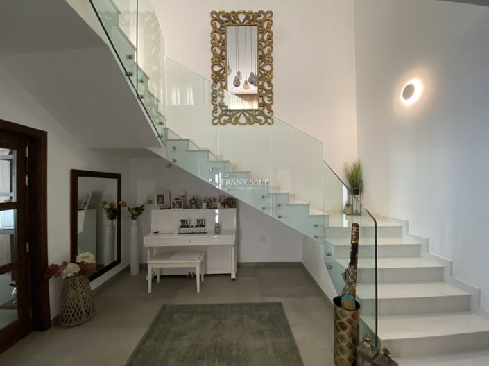 Image No.3-4 Bed Property for sale