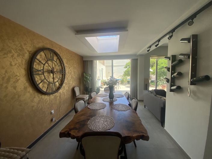 Image No.4-4 Bed Property for sale
