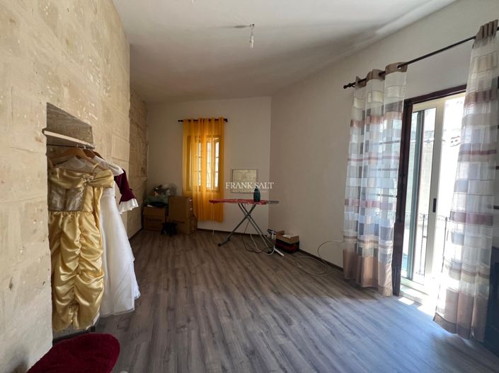 Image No.13-3 Bed Property for sale