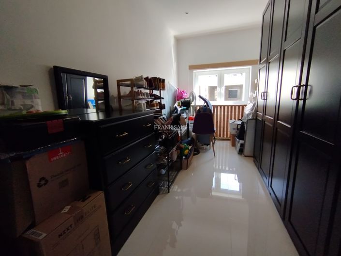 Image No.11-3 Bed Property for sale